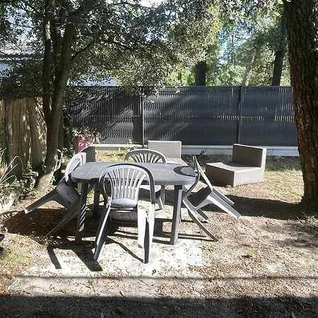 T3 Renove Avec Jardin, A 500m De La Et Pres De Toutes Commodites - Fr-1-71-108