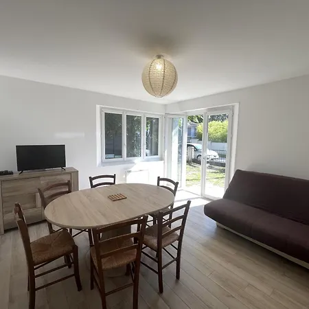 Apartment T3 Renove Avec Jardin, A 500m De La Et Pres De Toutes Commodites - Fr-1-71-108