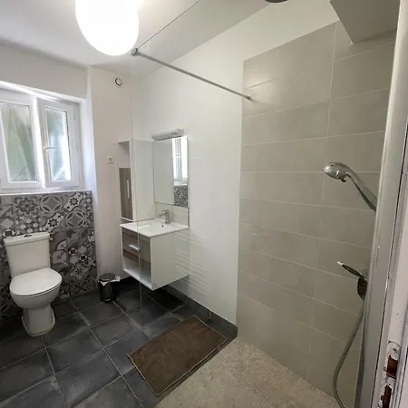 T3 Renove Avec Jardin, A 500m De La Et Pres De Toutes Commodites - Fr-1-71-108 Apartment *