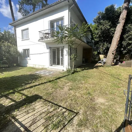 Apartment T3 Renove Avec Jardin, A 500m De La Et Pres De Toutes Commodites - Fr-1-71-108 *